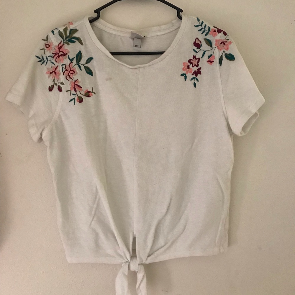 Embroidered tie knot tee